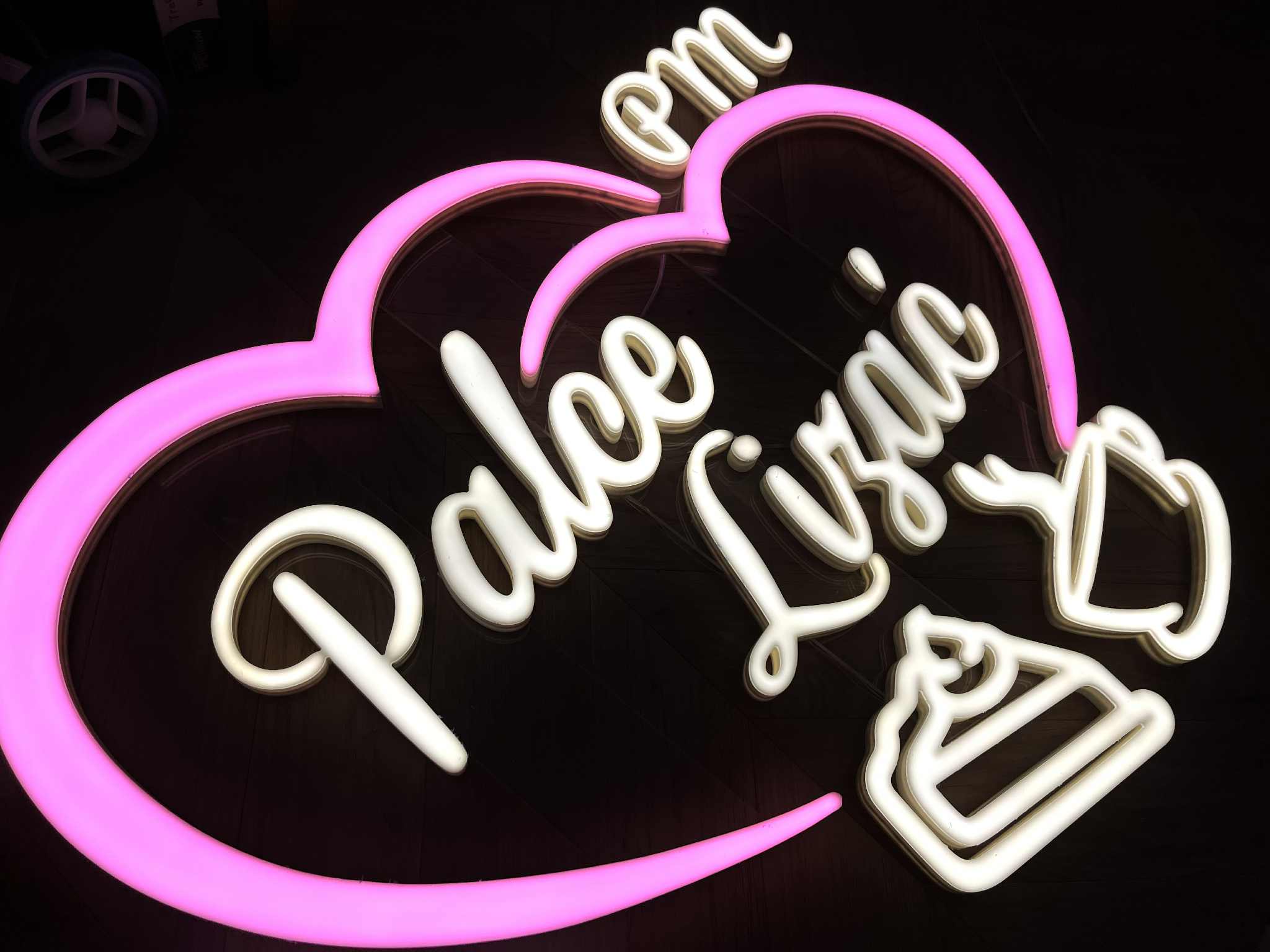 neon do kawiarni